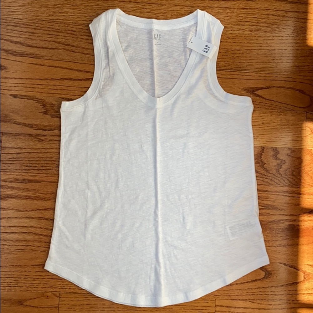 Gap white tank NWT